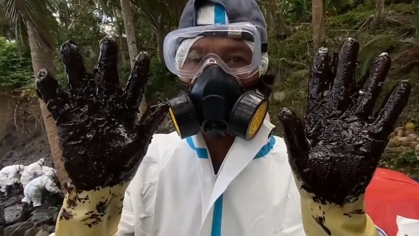 Video: Filipíny bojují s ropnou havárií. Místní mají zdravotní problémy